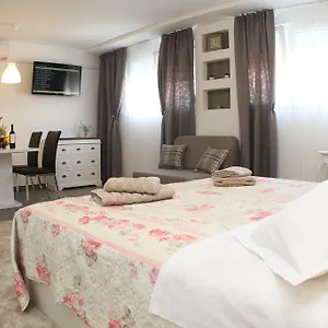 https://studio-apartments-mirakul.splithotels.org